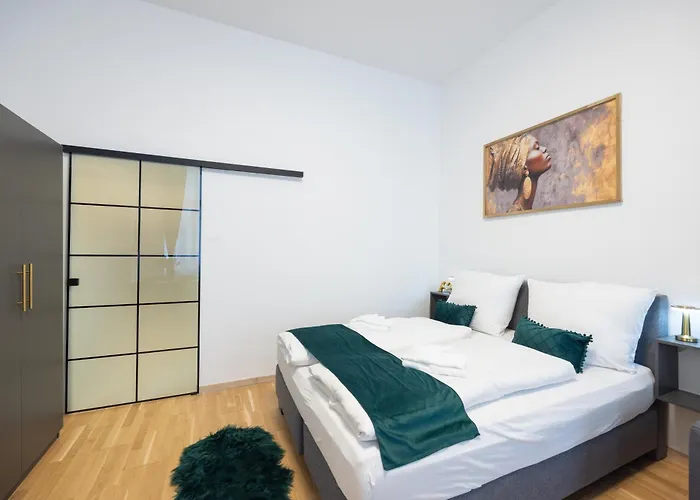 Deluxe Center Apartment! Free Garage Parking Included! Close To Metro U2 & Congress Center! Daire Viyana