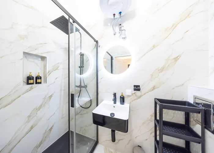 Deluxe Center Apartment! Free Garage Parking Included! Close To Metro U2 & Congress Center! * Viyana