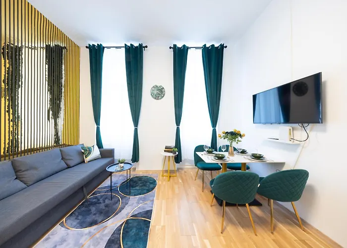 Deluxe Center Apartment! Free Garage Parking Included! Close To Metro U2 & Congress Center! Viyana